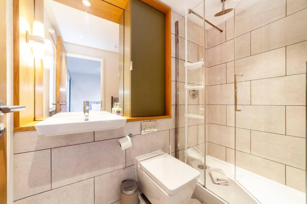 Stunning New 3 Bdr Duplex Wbalcony, East London Apartman Kültér fotó